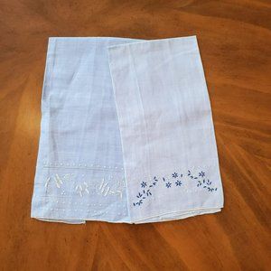 Vintage Embroidered Guest Towels, set of 2, Napkins / Table Mats / Handkerchief